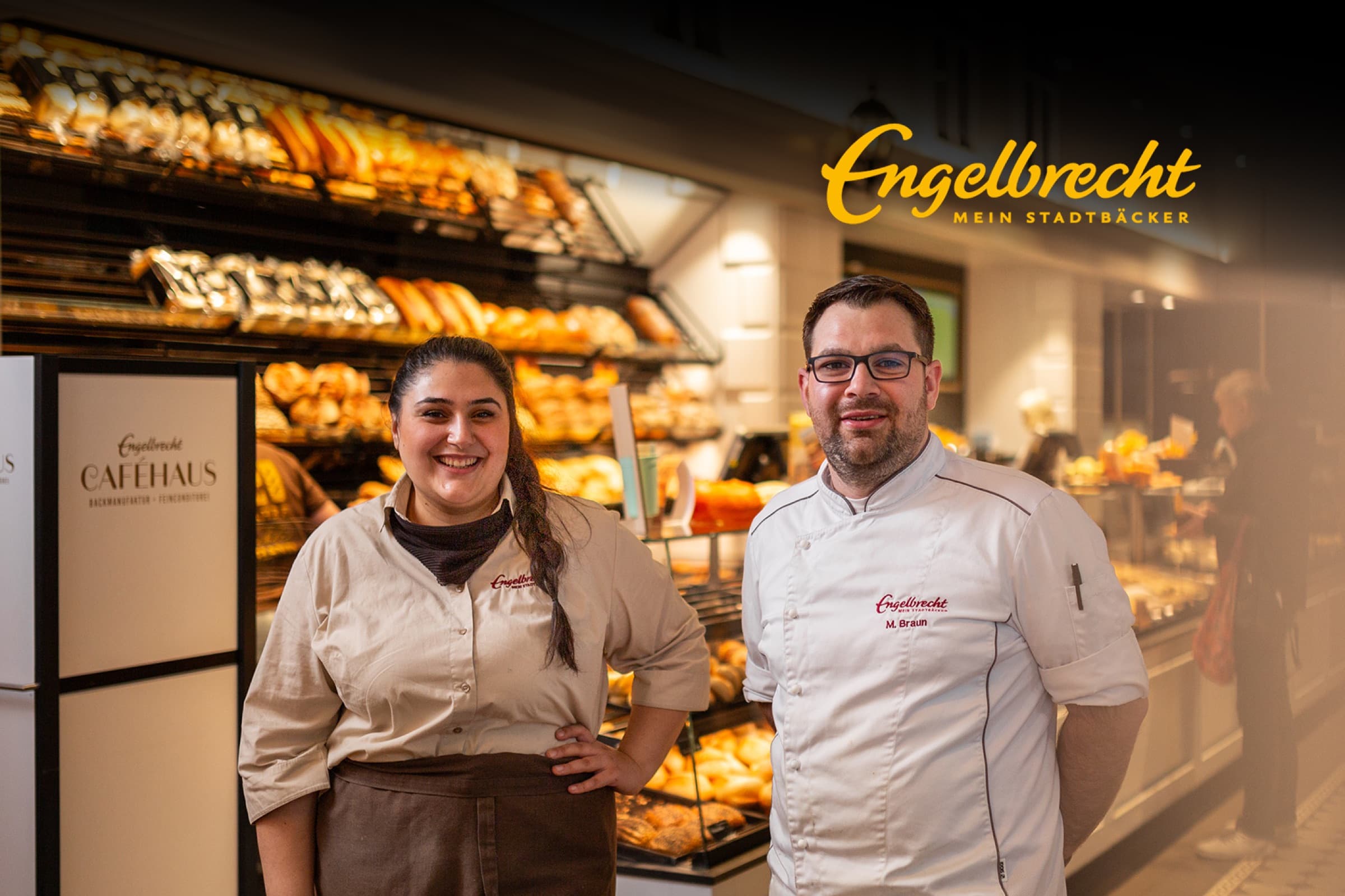 Zwei Mitarbeitende der Stadtbäckerei Engelbrecht vor der Theke