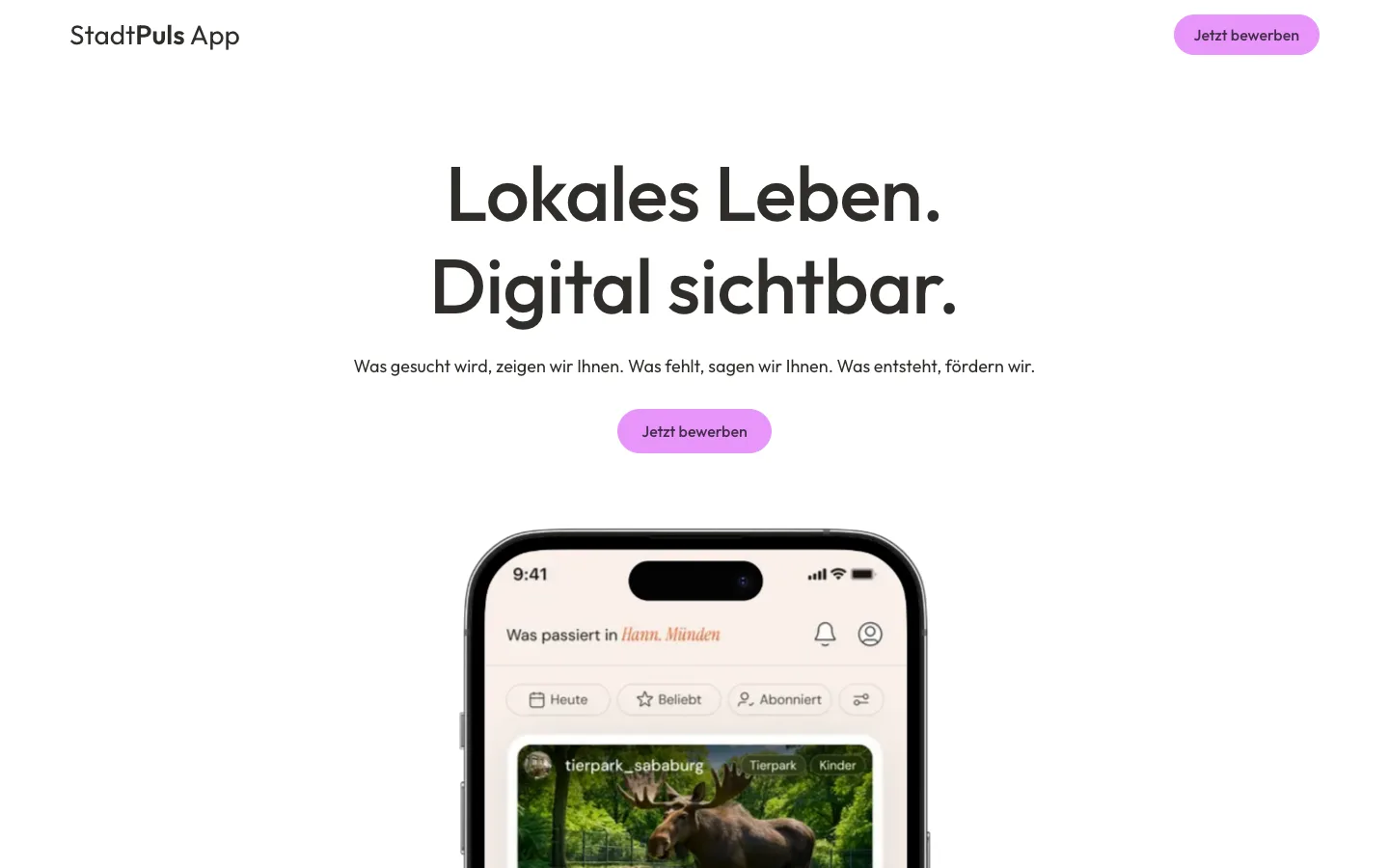 Startseite der StadtPuls App mit dem Satz „Lokales Leben. Digital sichtbar.“ und einem Smartphone. Umgesetzt von sorum (Stadt-App für Kommunen)